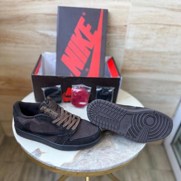 AIR JORDAN x TRAVIS SCOTT