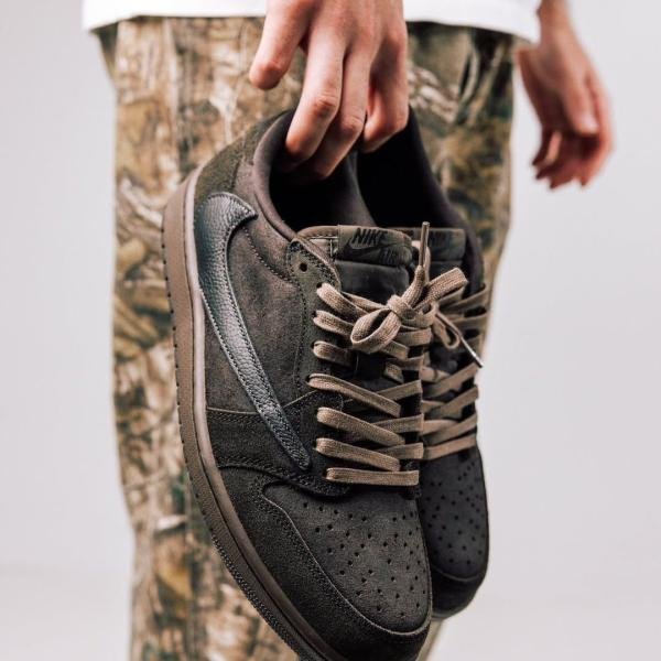 AIR JORDAN x TRAVIS SCOTT