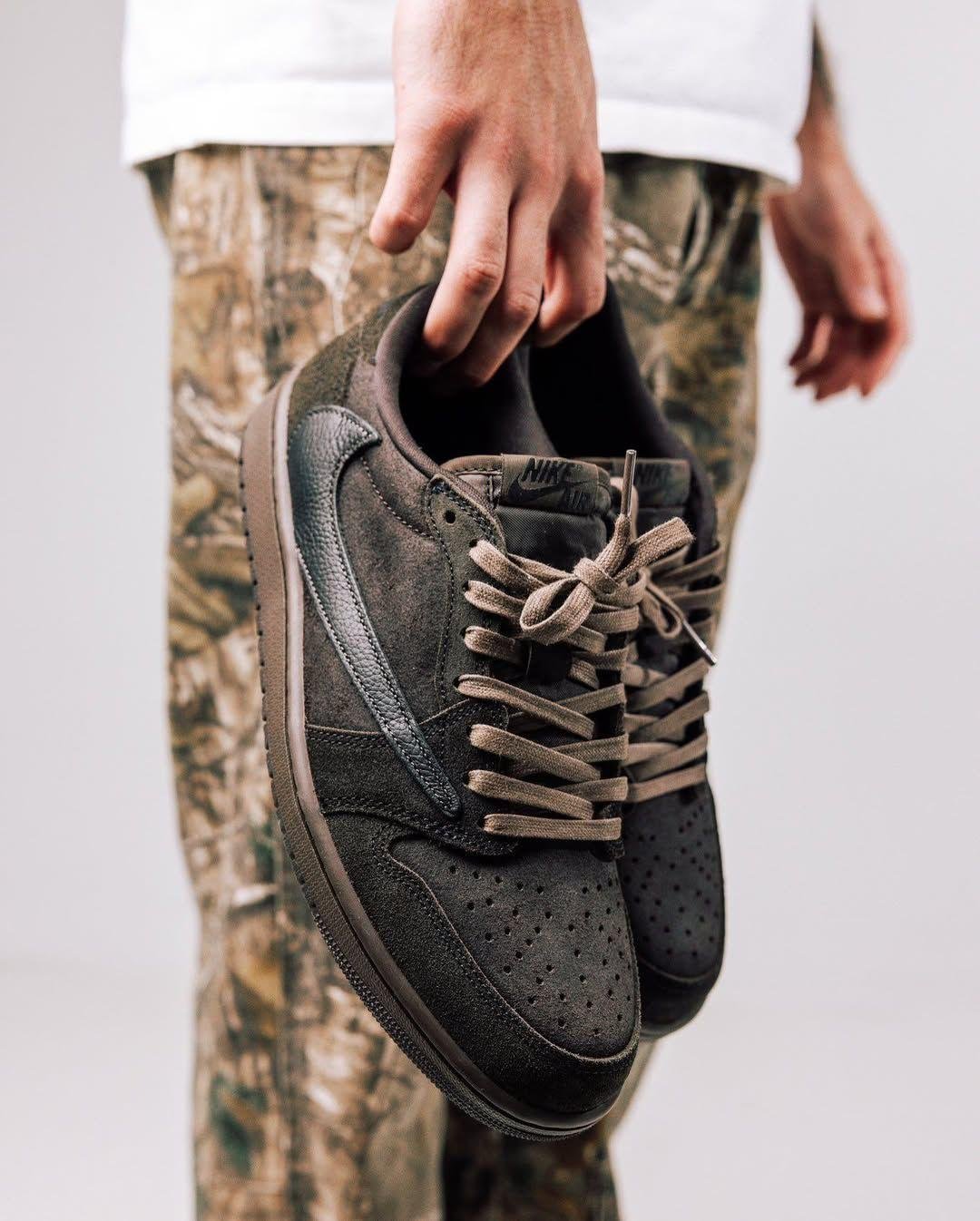 AIR JORDAN x TRAVIS SCOTT