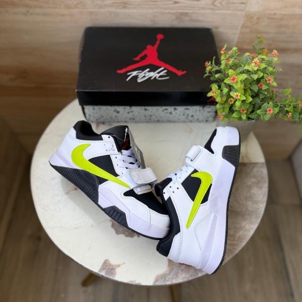 AIR JORDANS RETRO Travis Scott cut the check YELLOW